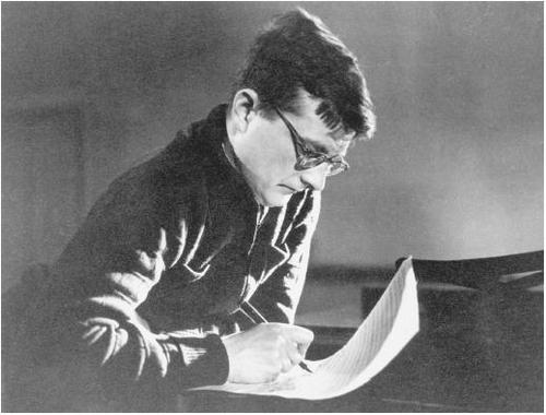 Shostakovich trabalhando, mais ou menos à ápoca do ataque do Pravda